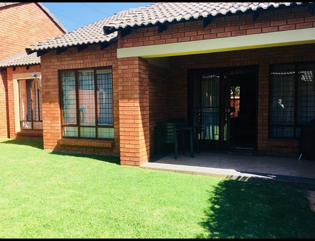 2 BEDROOM SIMPLEX TO LET IN BOARDWALK